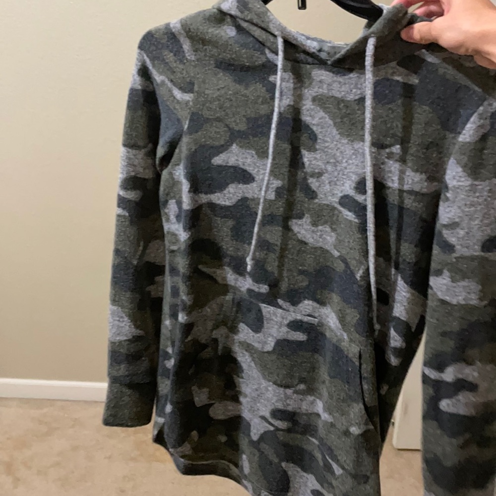 Women’s Small Camo Hoodie